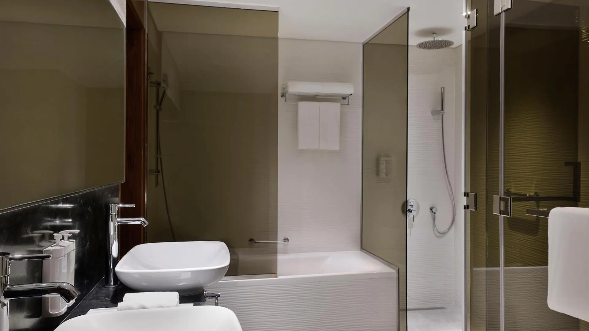 ****  The First Collection Dubai Waterfront Hotel United Arab Emirates